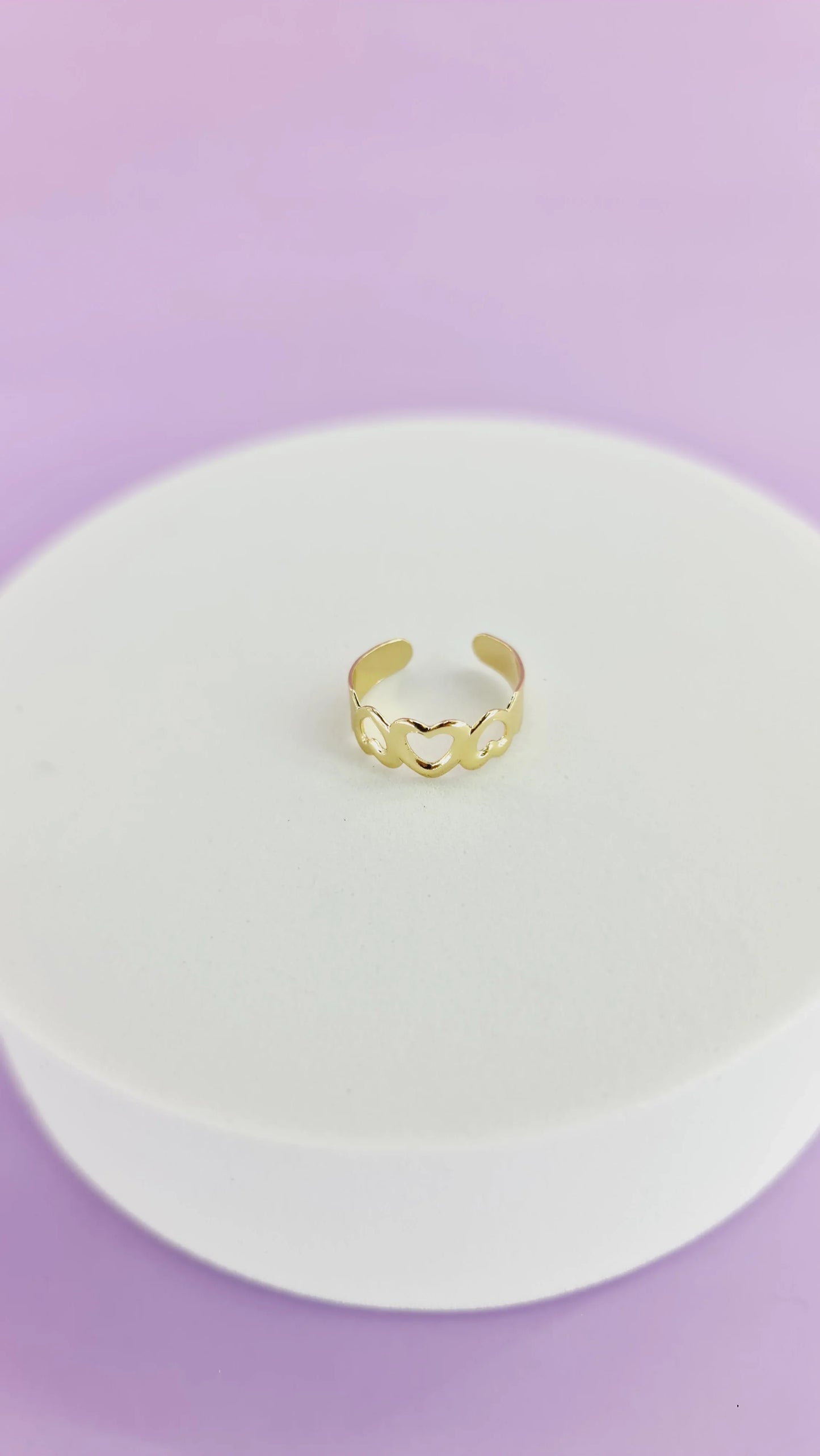 bague dorée ajustable motifs cœurs, bijou femme tendance 974 Réunion, fond violet