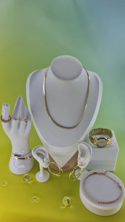 Parure bijoux dorés femme 974 Réunion : collier, montre, bagues, boucles d’oreilles, bracelet.