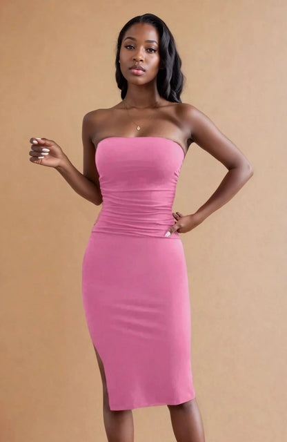 Femme portant une robe bustier rose moulante, mode 974 Réunion tendance été