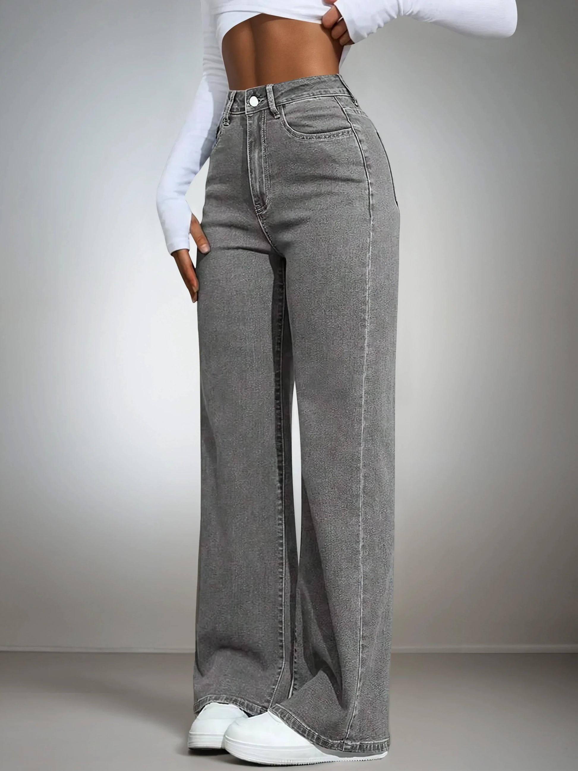 Jean femme gris taille haute, coupe large, tendance 974 Réunion, mode féminine