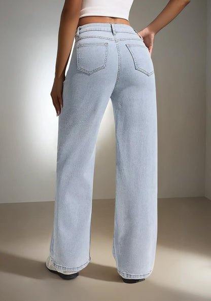 Jean femme taille haute bleu clair 974 Réunion, coupe large, vu de dos, tendance mode