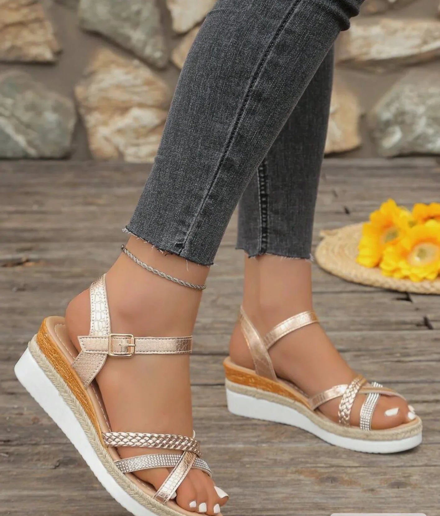Sandales plateforme dorées femme, style tendance été, 974 Réunion, jean skinny